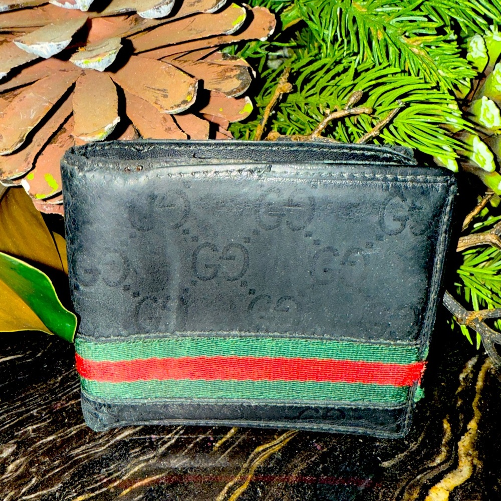 Authentic men’s GUCCI black leather monogram embossed logo wallet billfold